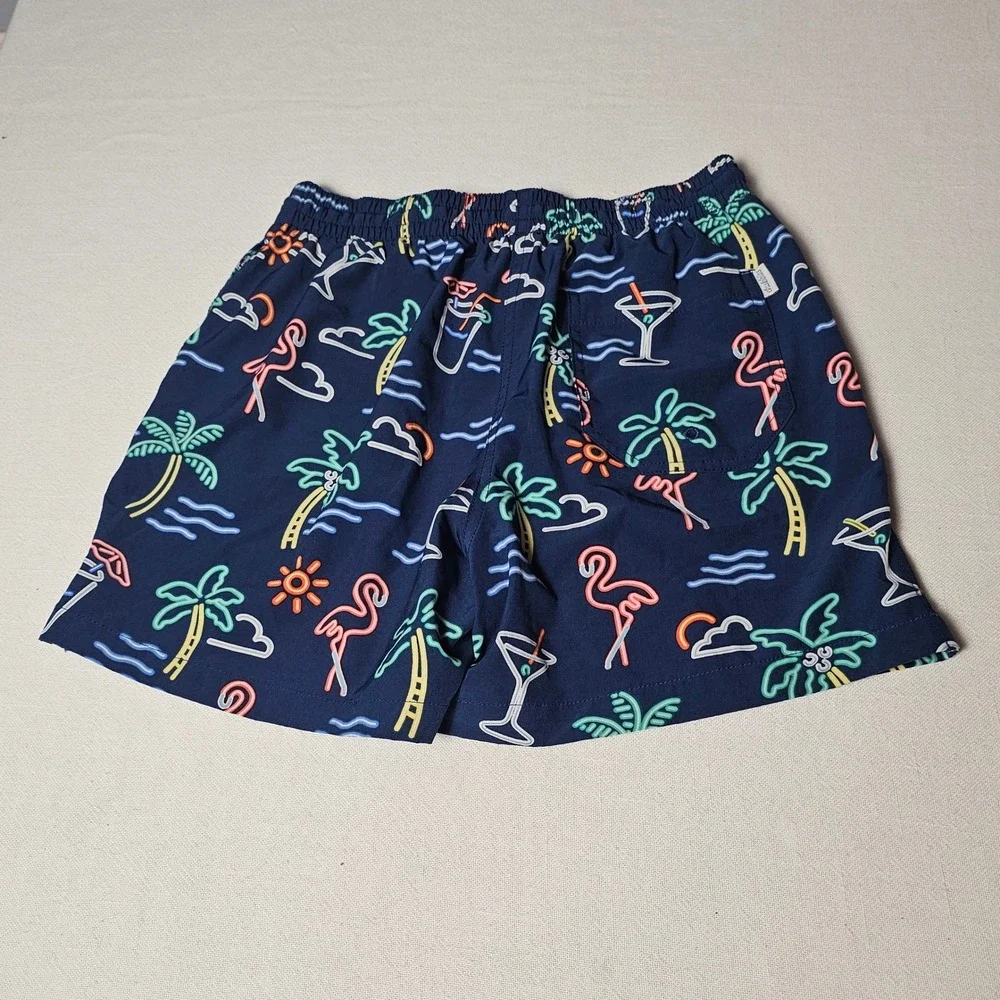 Chubbies Mens Swim Trunks Navy Neon Flamingo Palm Tree Cocktail Shorts Medium